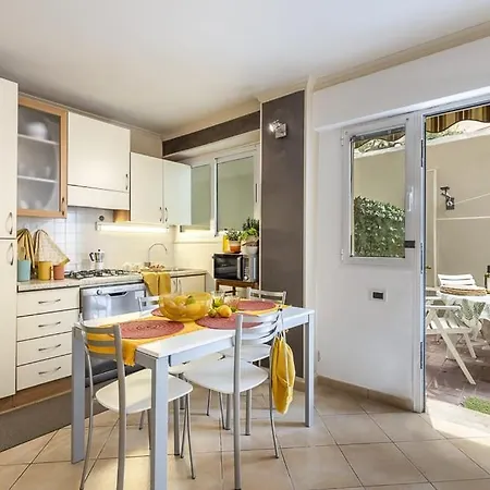 Loft A 50 Mt Dal Mare Con Parcheggio E Terrazzo Apartment
